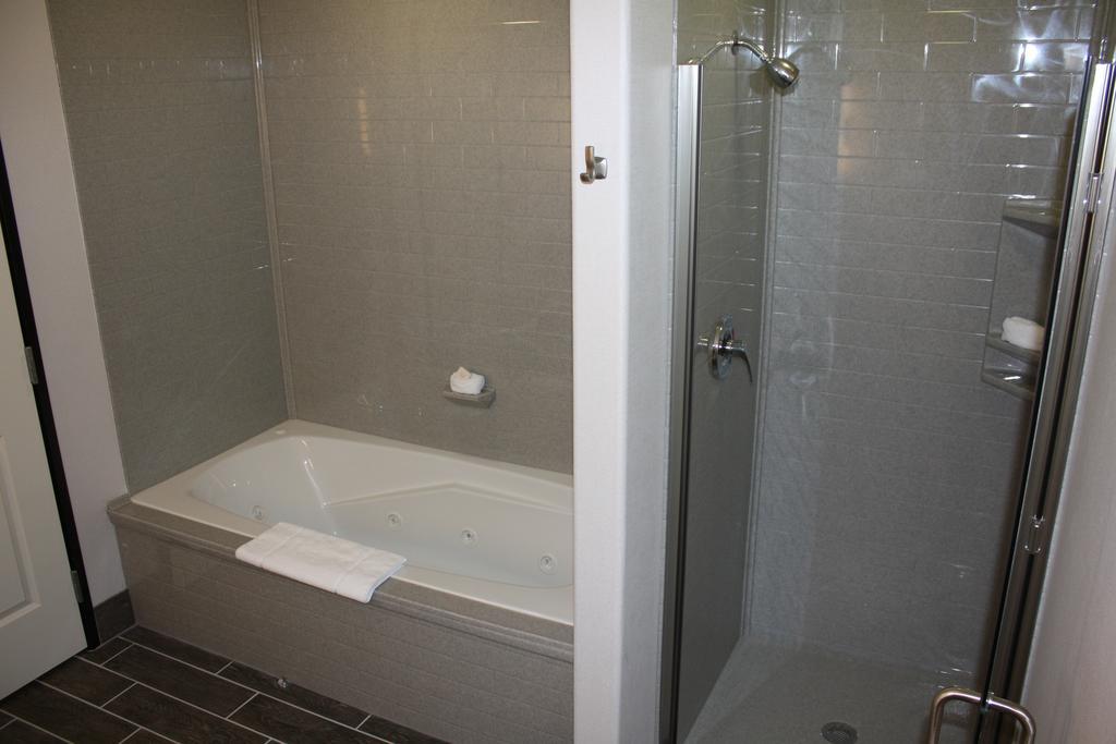 The Heritage Inn & Suites, Ascend Hotel Collection Garden City Bagian luar foto